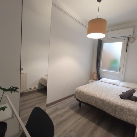 Private Rooms On Tamarit Street Barcelona Exterior foto