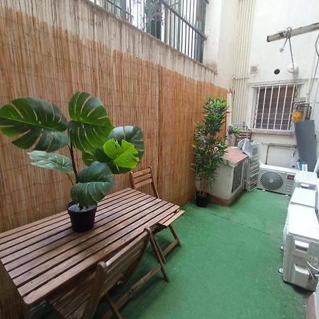 Private Rooms On Tamarit Street Barcelona Exterior foto
