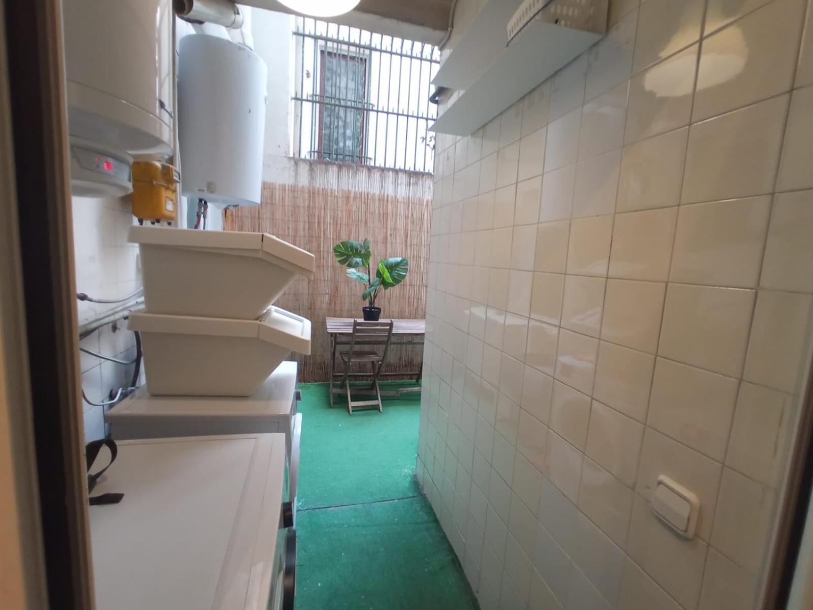Private Rooms On Tamarit Street Barcelona Exterior foto