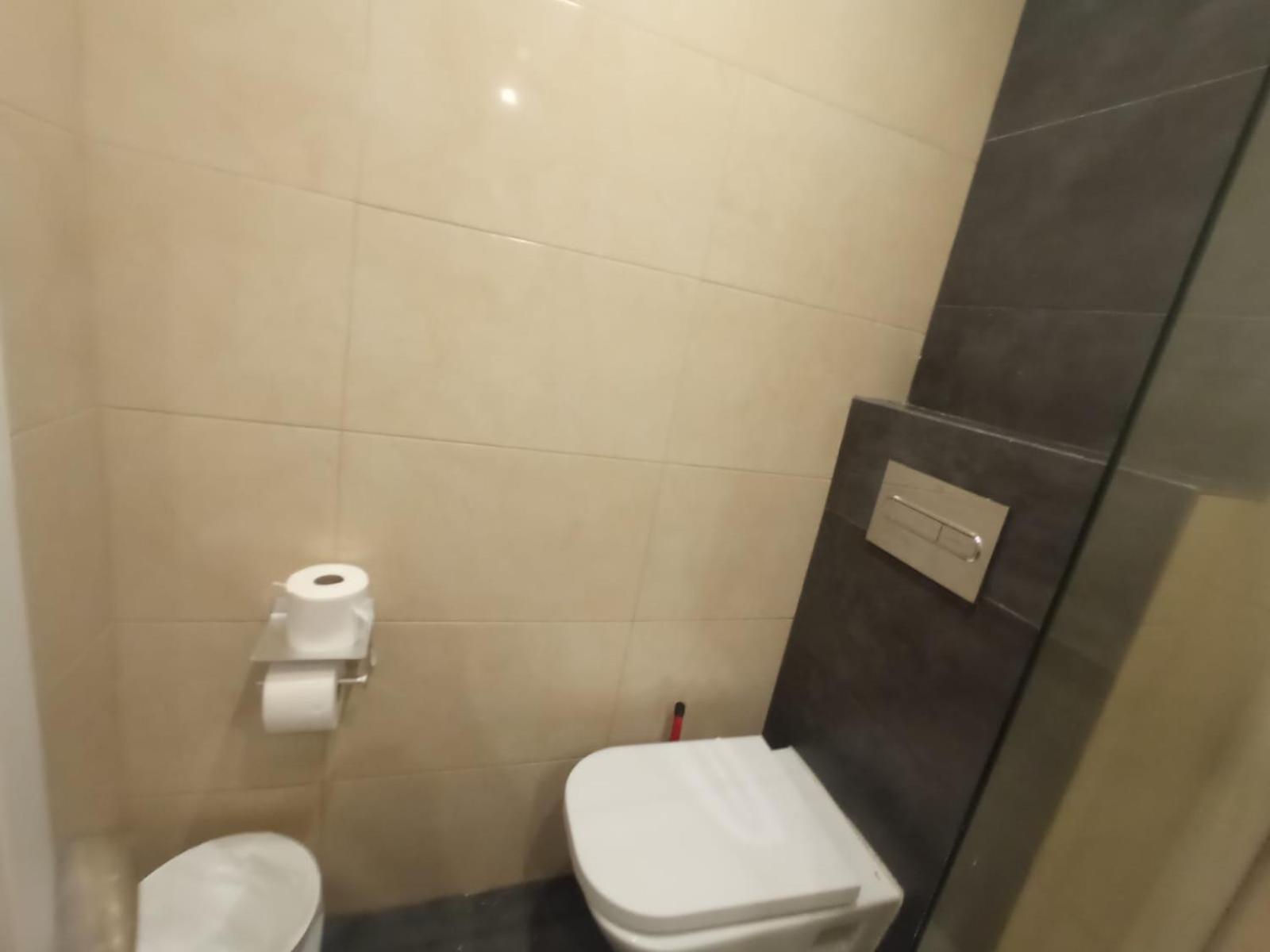 Private Rooms On Tamarit Street Barcelona Exterior foto