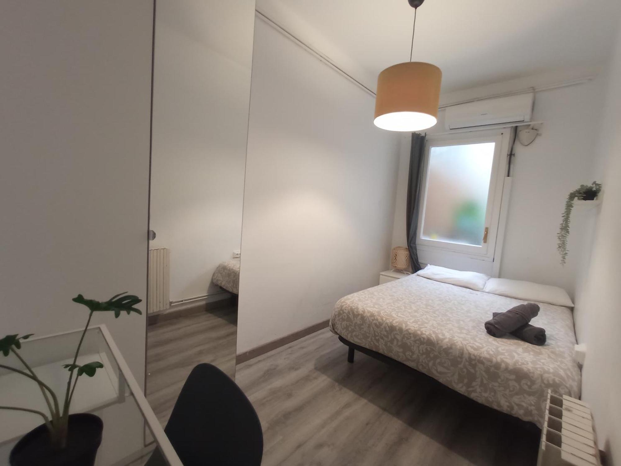 Private Rooms On Tamarit Street Barcelona Exterior foto