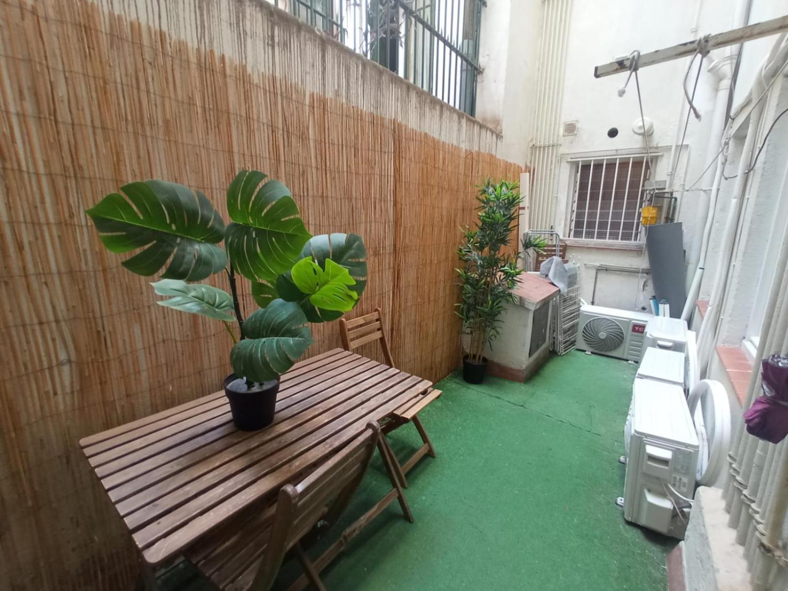Private Rooms On Tamarit Street Barcelona Exterior foto