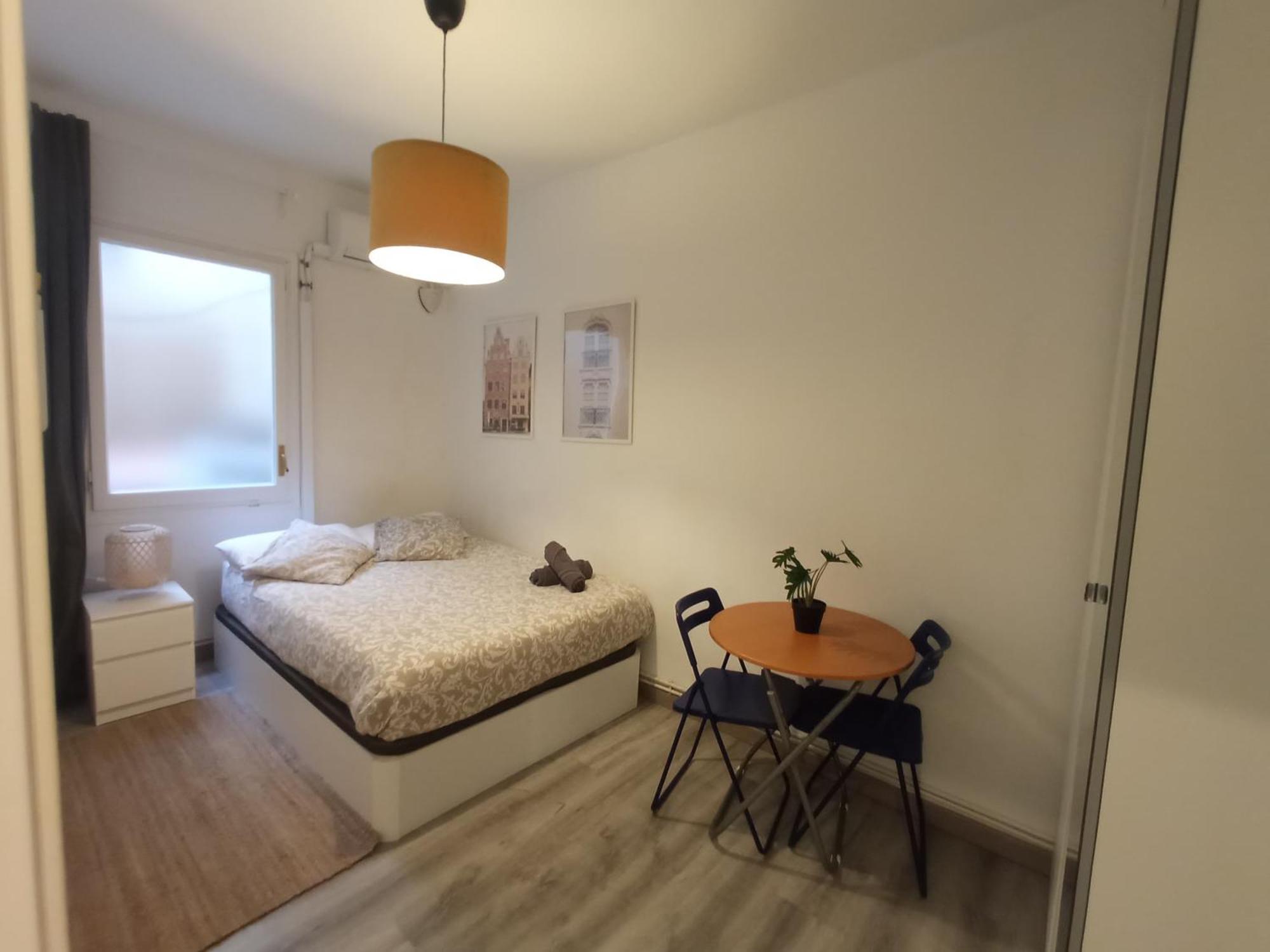 Private Rooms On Tamarit Street Barcelona Exterior foto