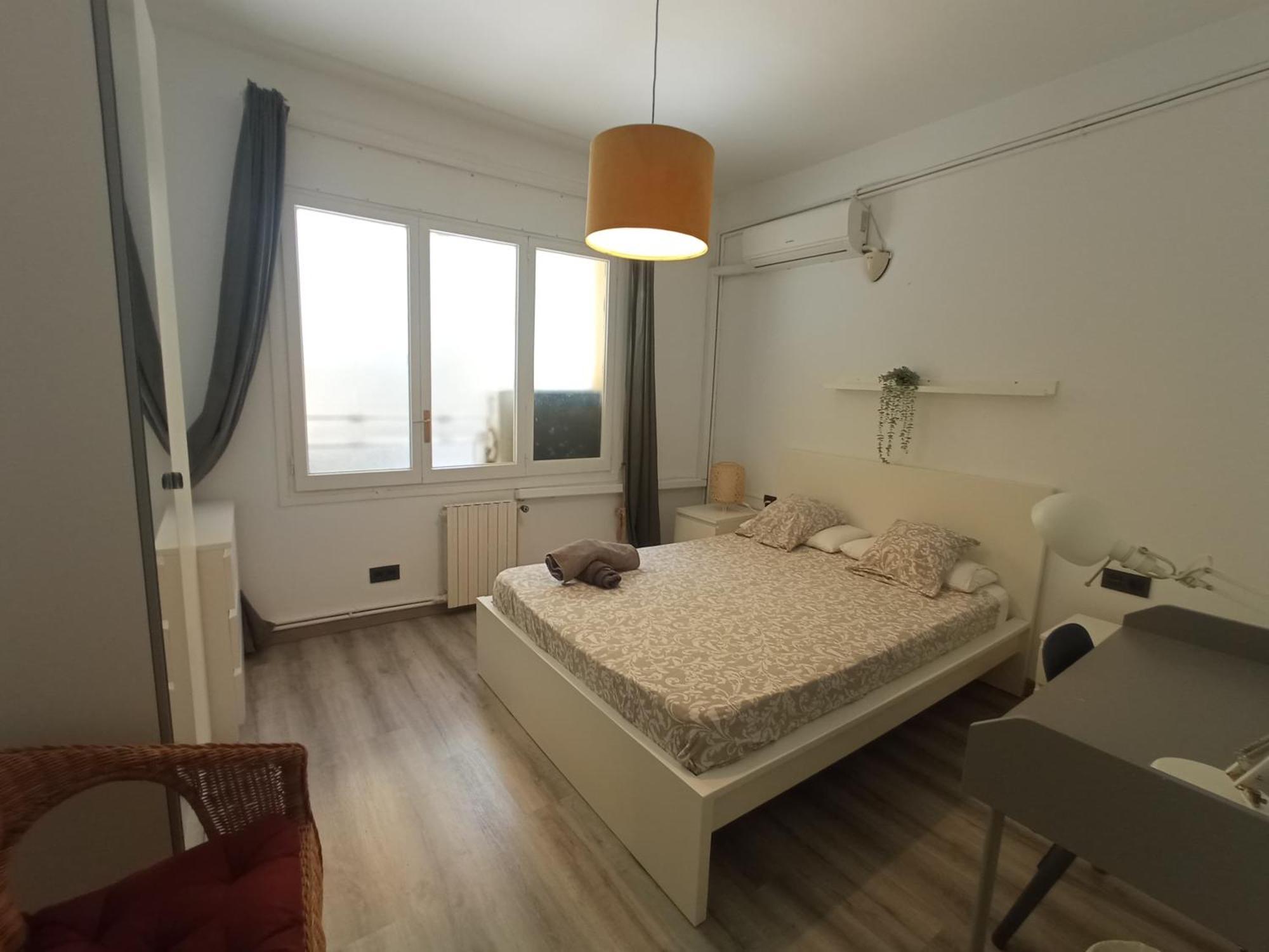 Private Rooms On Tamarit Street Barcelona Exterior foto